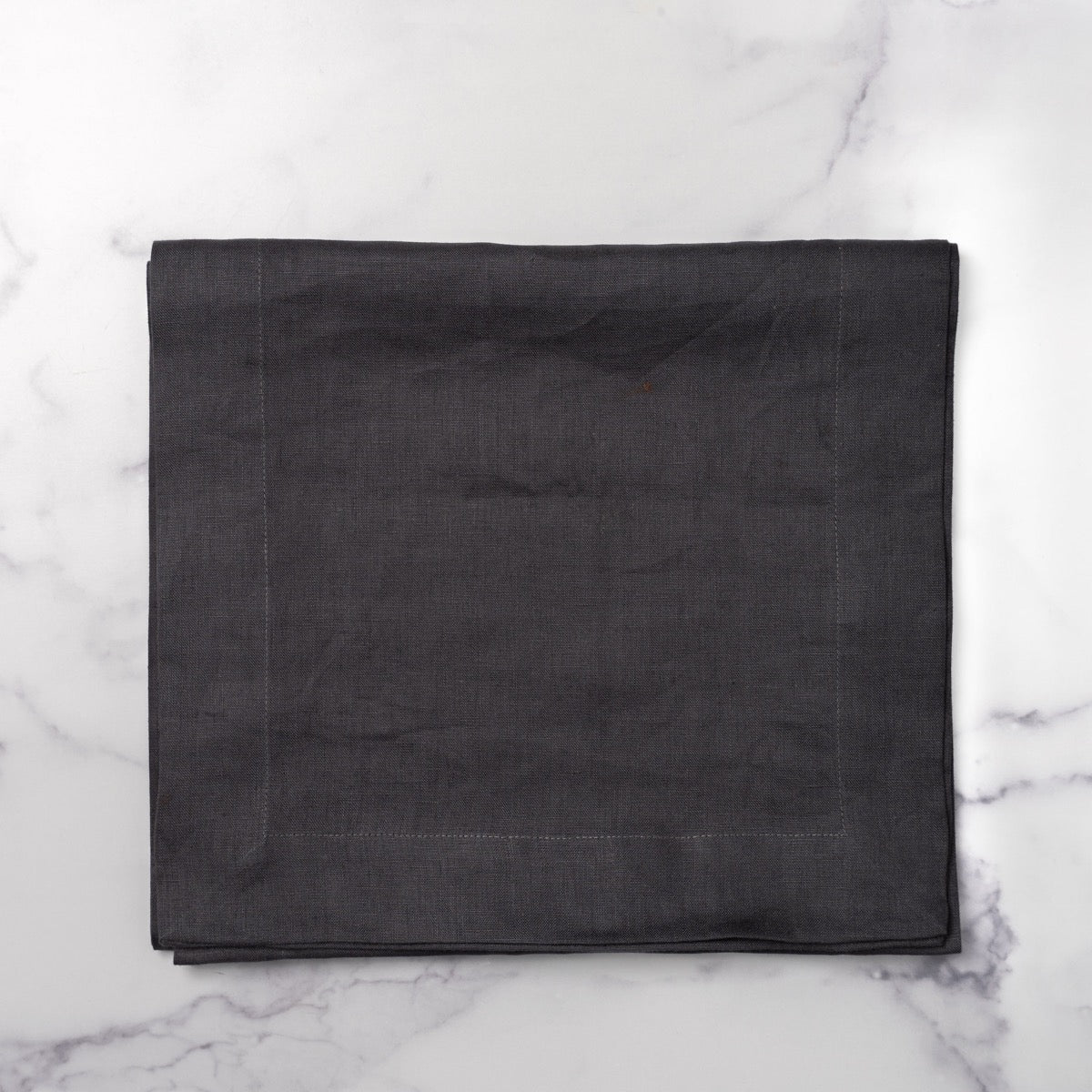 Onna Ehrlich Linen runner black 